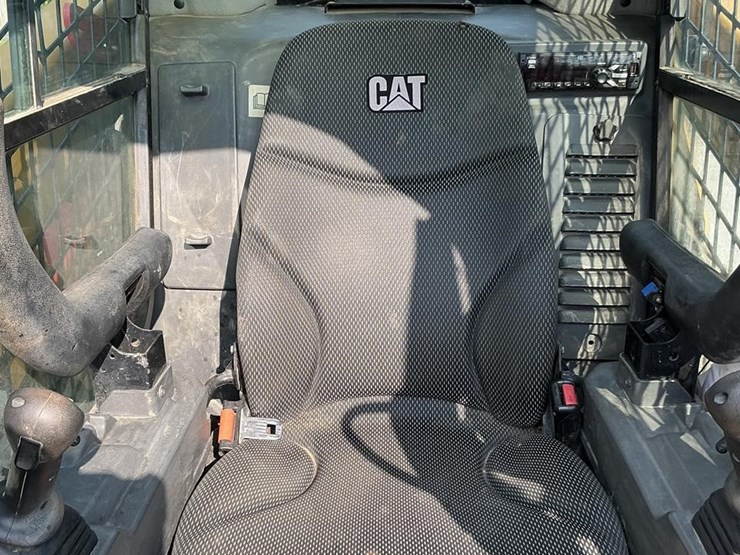 2020-caterpillar-249d3-image-14