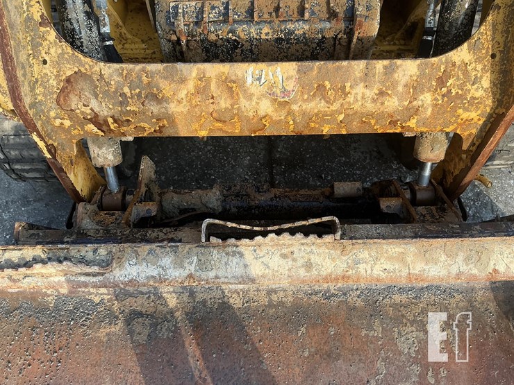 2020-caterpillar-249d3-image-12