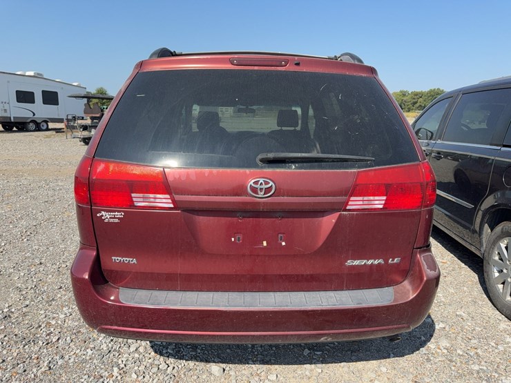 2004-toyota-sienna-image-12