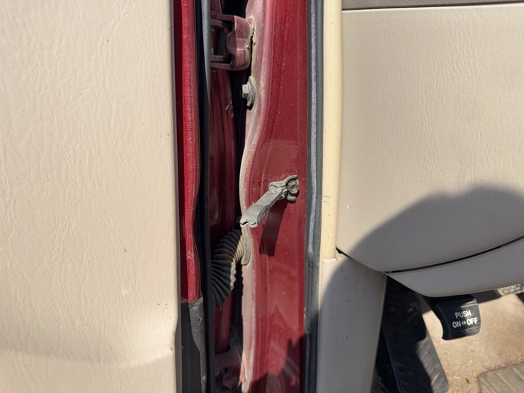 2004-toyota-sienna-image-49
