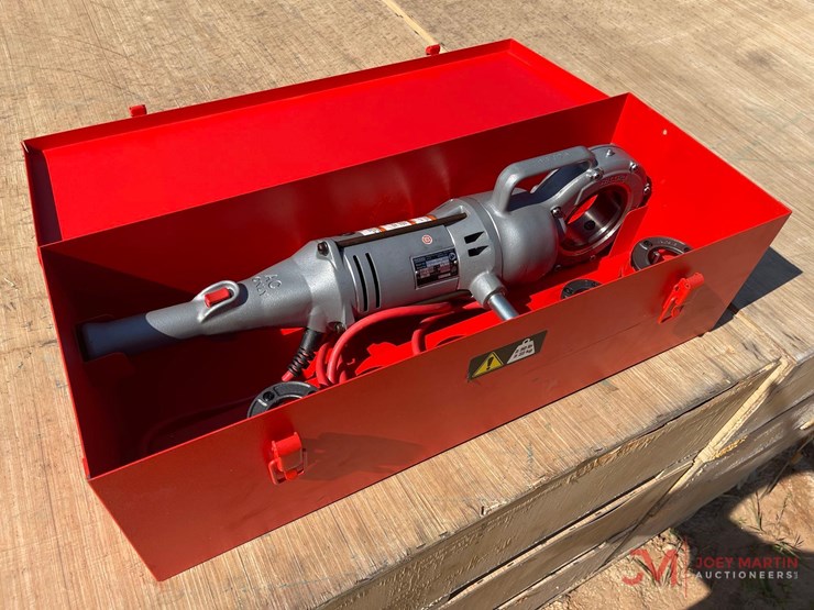 ridgid-handheld-pipe-threader-image-1