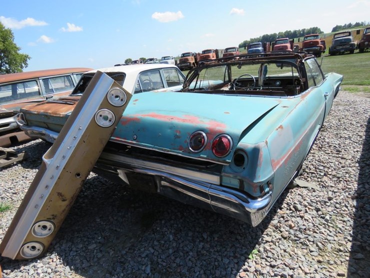 1965-chevrolet-impala-convertible-image-5