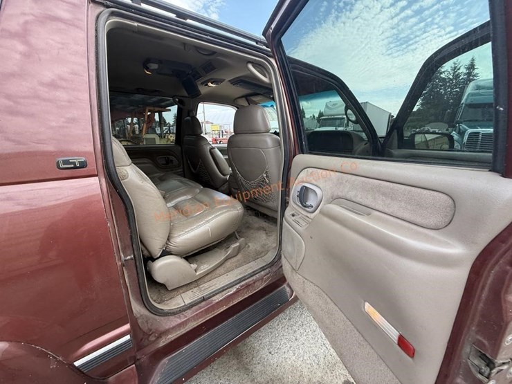 1998-chevrolet-suburban-1500-image-23