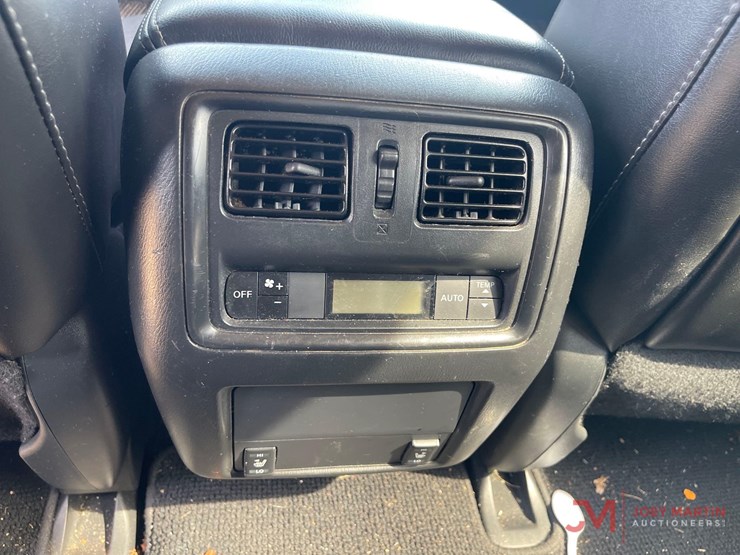2013-nissan-pathfinder-sl-image-25