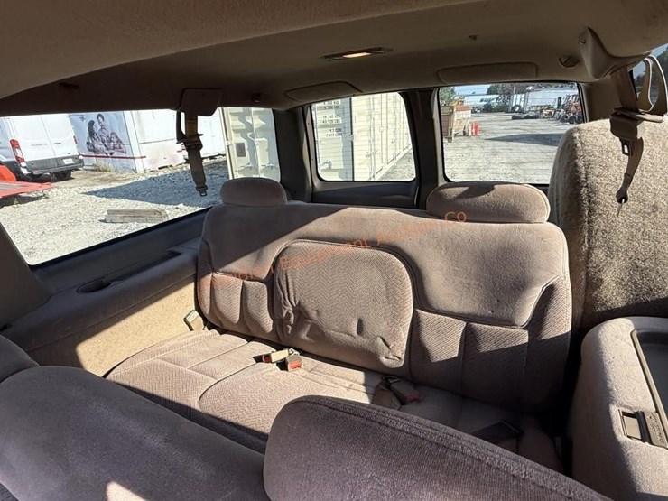 1995-chevrolet-suburban-1500-ls-image-28