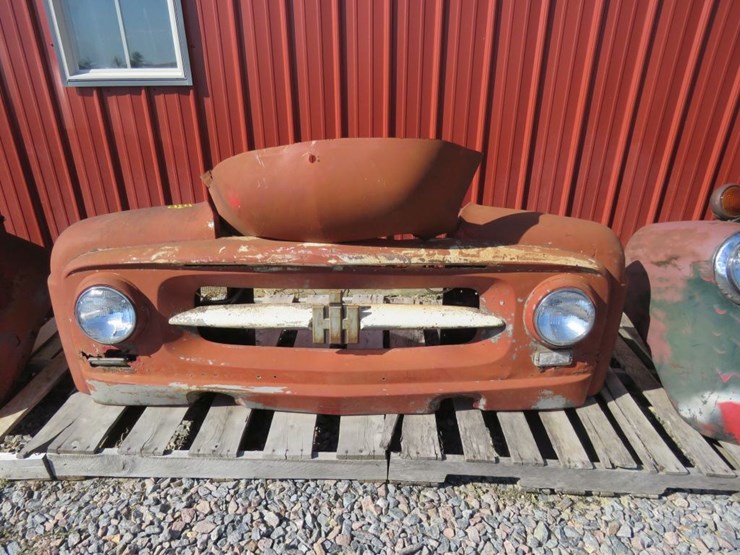 international-pickup-custom-front-end-cut-for-automotive-art-image-1