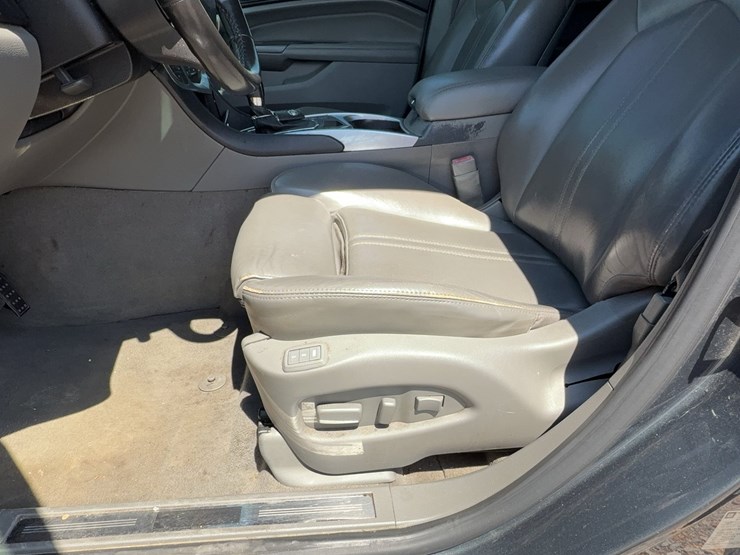 2012-cadillac-srx-image-45