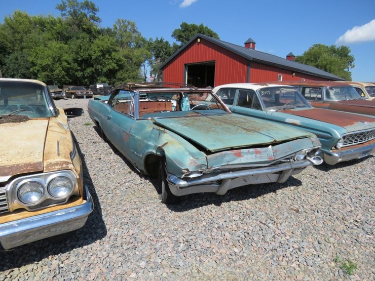 1965-chevrolet-impala-convertible-image-1