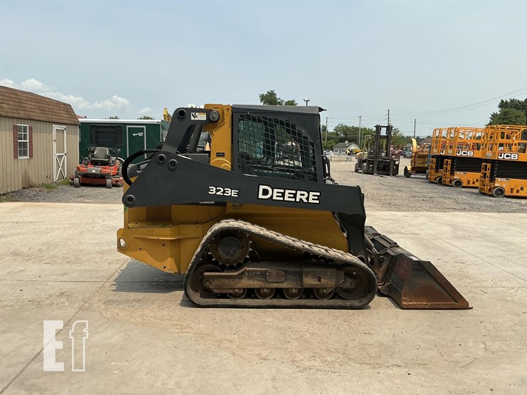2015-deere-323e-image-5