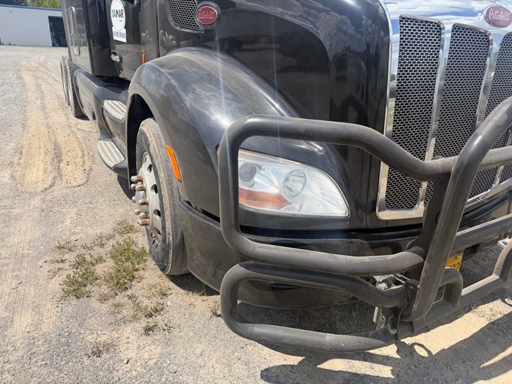2016-peterbilt-579-image-45