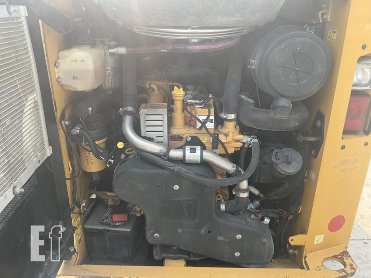2020-caterpillar-242d3-image-16