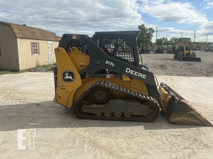 2023-deere-317g-image-5