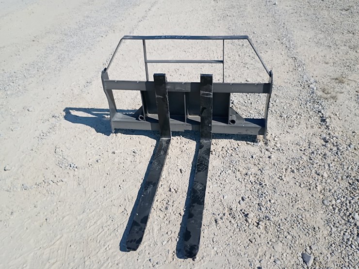 #l85-017-•-landhonor-pallet-fork-mini-skid-steer-attachment-image-1