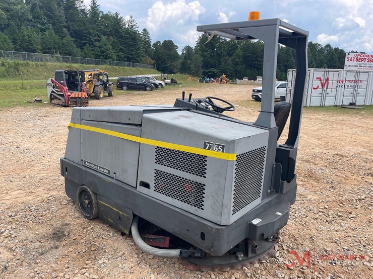 american-lincoln-advanced-7765-industrial-combination-ride-on-sweeper-image-5