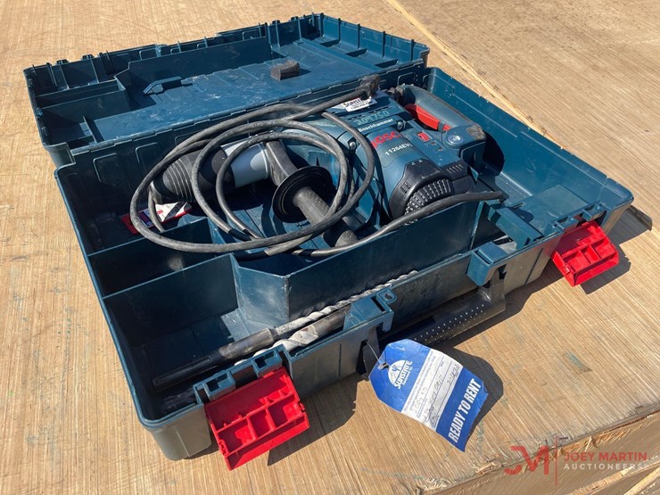 bosch-1-1/2-roto-hammer-drill-with-case,-(2)-concrete-bits-image-1