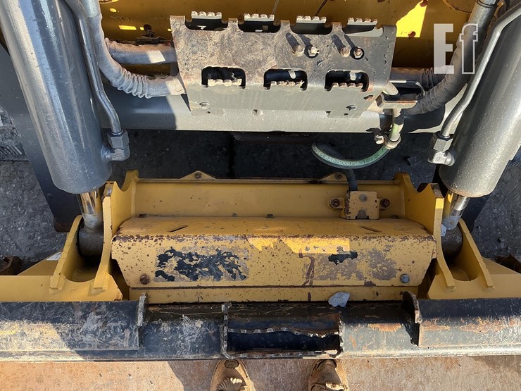 2021-deere-333g-image-12