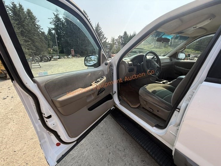 2002-ford-explorer-xlt-image-40