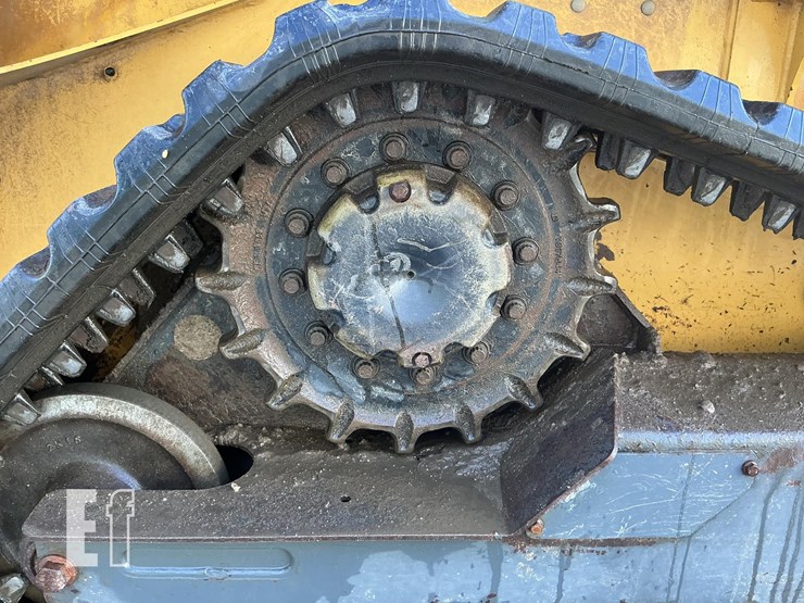 2023-deere-317g-image-10