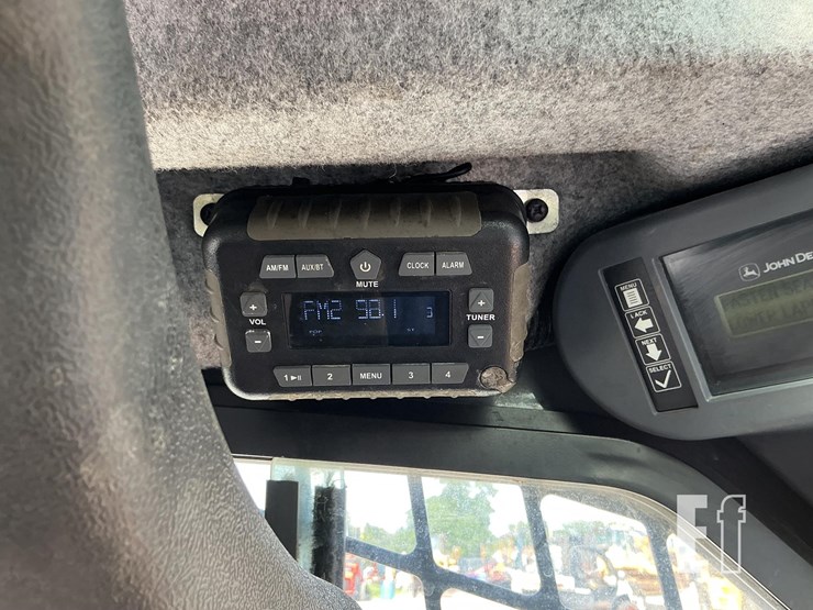 2020-deere-333g-image-16