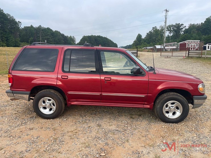 1998-ford-explorer-xlt-image-2