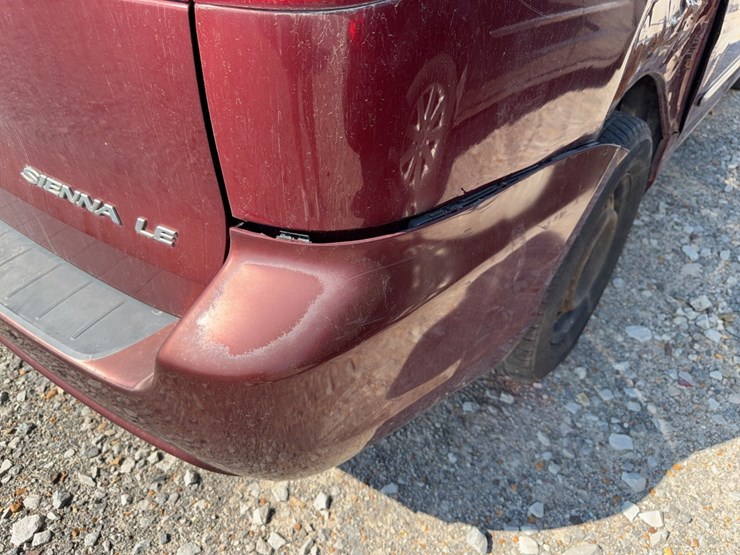 2004-toyota-sienna-image-14