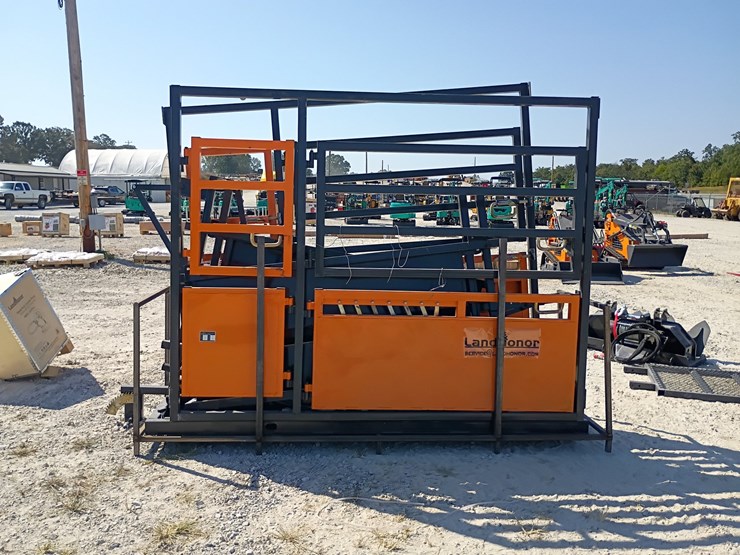 #l85-049-•-landhonor-10'-cattle-squeeze-chute-image-5
