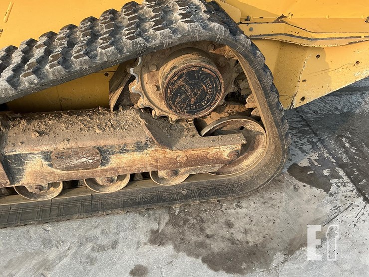 2014-deere-323e-image-9