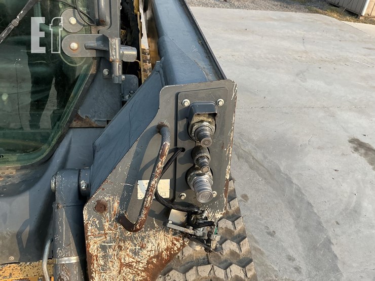 2014-deere-323e-image-13