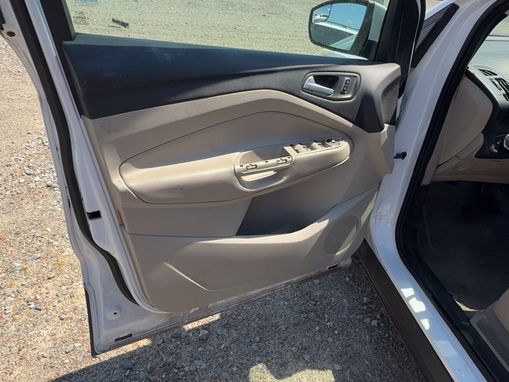 2014-ford-escape-image-46