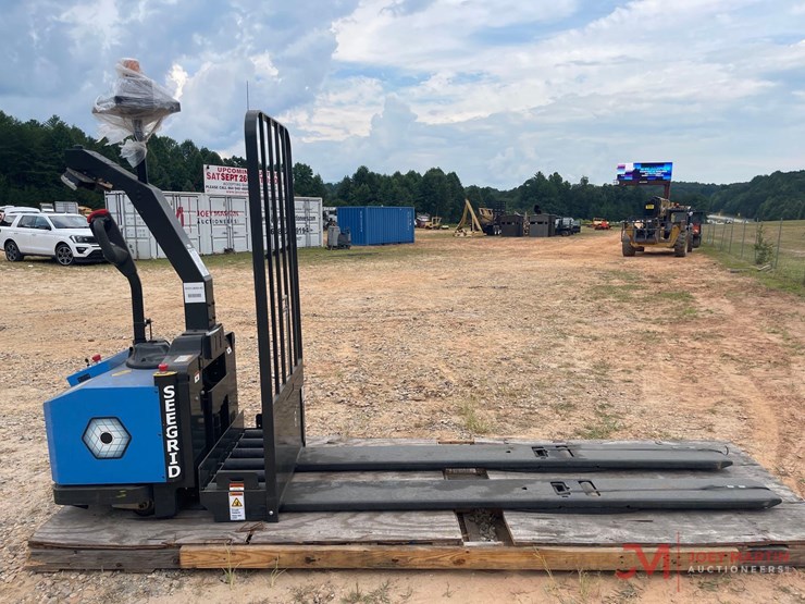 seegrid-590017-electric-pallet-jack-image-6