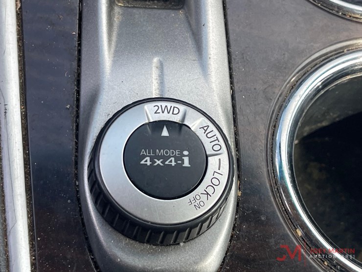 2013-nissan-pathfinder-sl-image-26