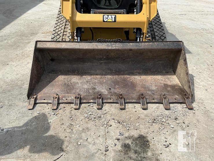 2015-caterpillar-249d-image-11