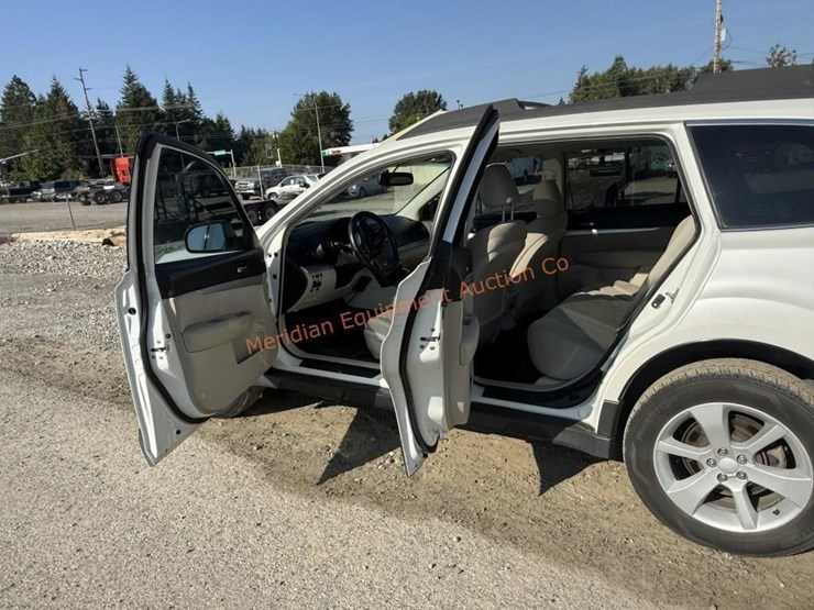 2013-subaru-outback-image-28