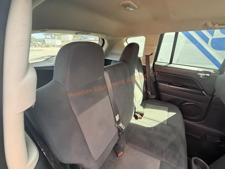 2013-jeep-compass-latitude-image-21