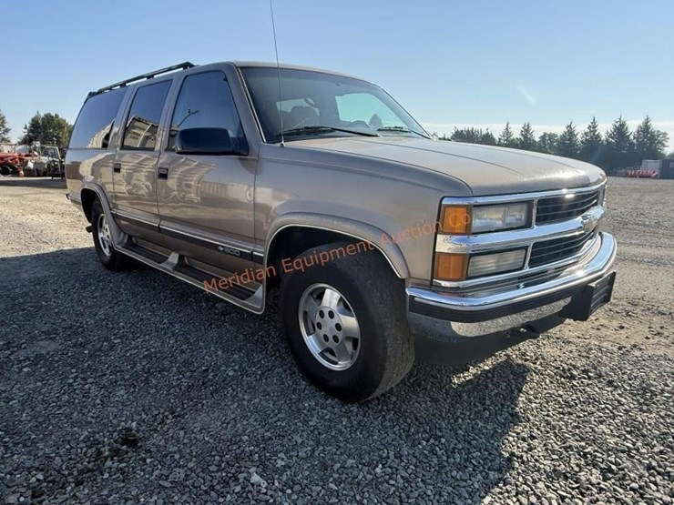 1995-chevrolet-suburban-1500-ls-image-8