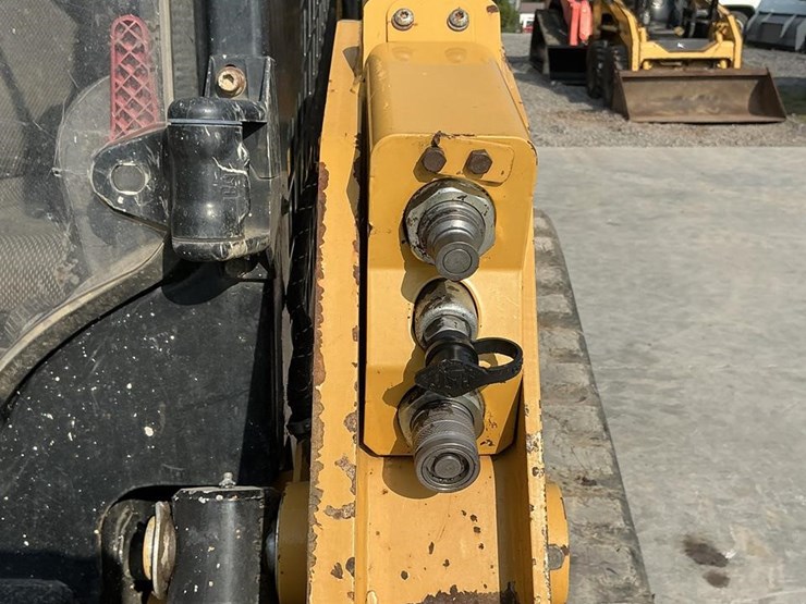 2020-caterpillar-249d3-image-13