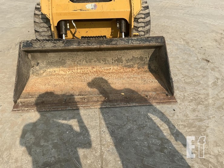 2020-caterpillar-242d3-image-9