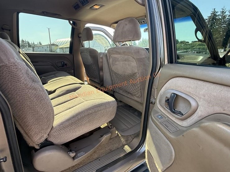 1995-chevrolet-suburban-1500-ls-image-32