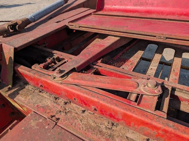 new-holland-268-image-17