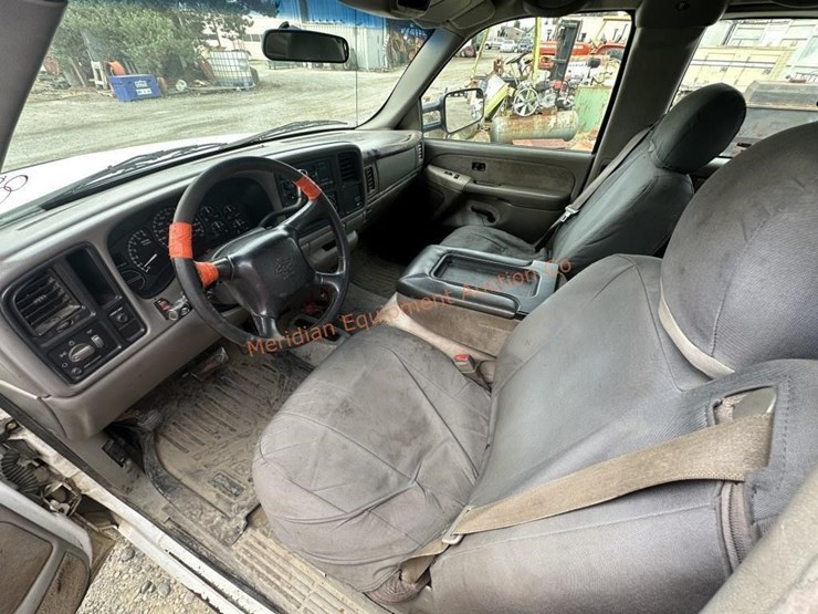 2000-chevrolet-k2500-image-9