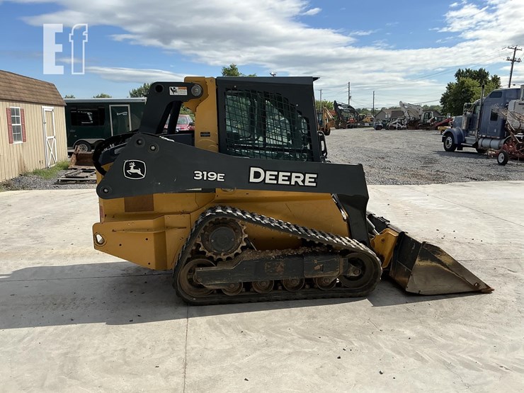 2015-deere-319e-image-5