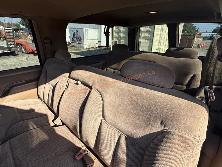 1995-chevrolet-suburban-1500-ls-image-30