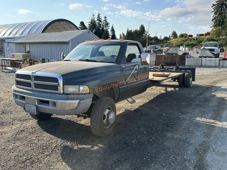 1999-dodge-ram-3500-image-1