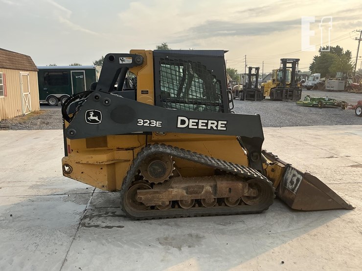 2014-deere-323e-image-5