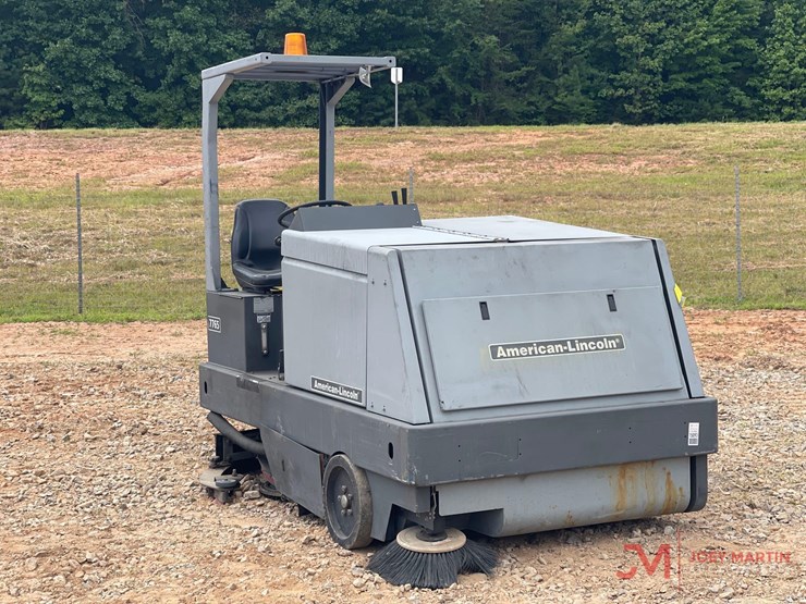 american-lincoln-advanced-7765-industrial-combination-ride-on-sweeper-image-1