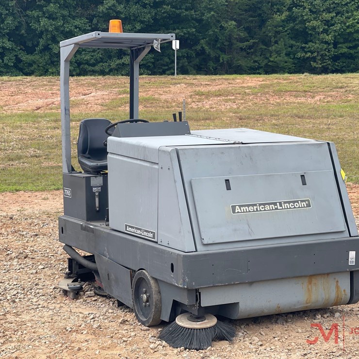 AMERICAN-LINCOLN ADVANCED 7765 INDUSTRIAL COMBINATION RIDE-ON SWEEPER