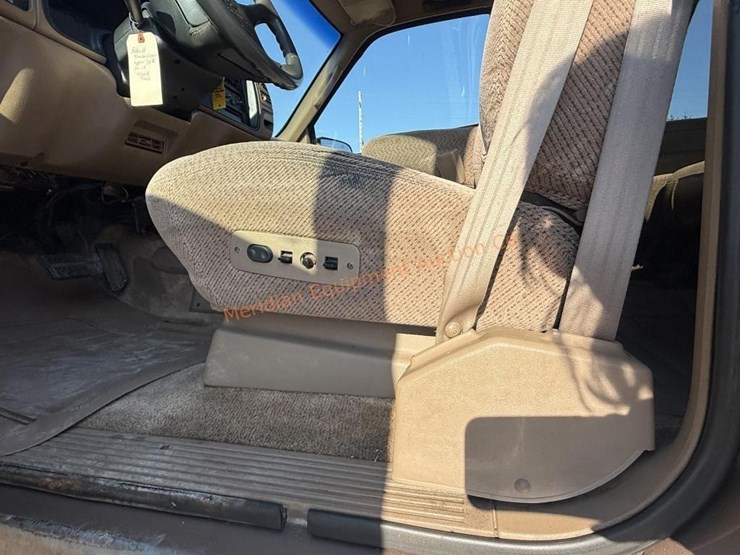 1995-chevrolet-suburban-1500-ls-image-40