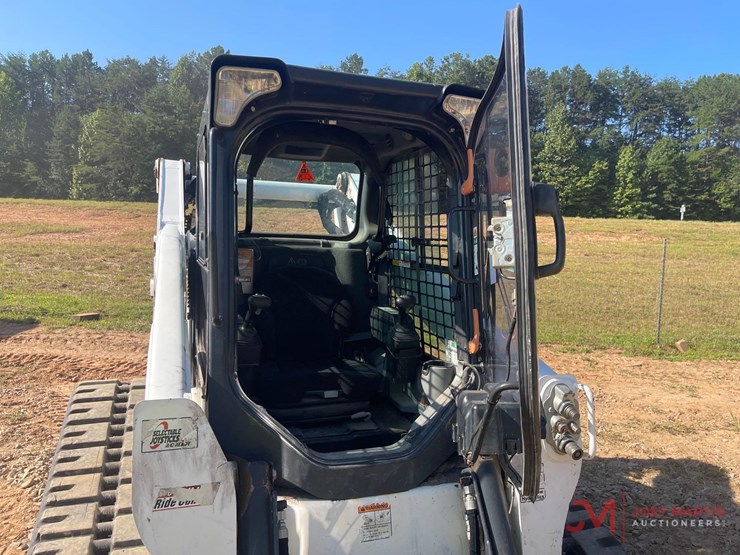 2022-bobcat-t740-image-15