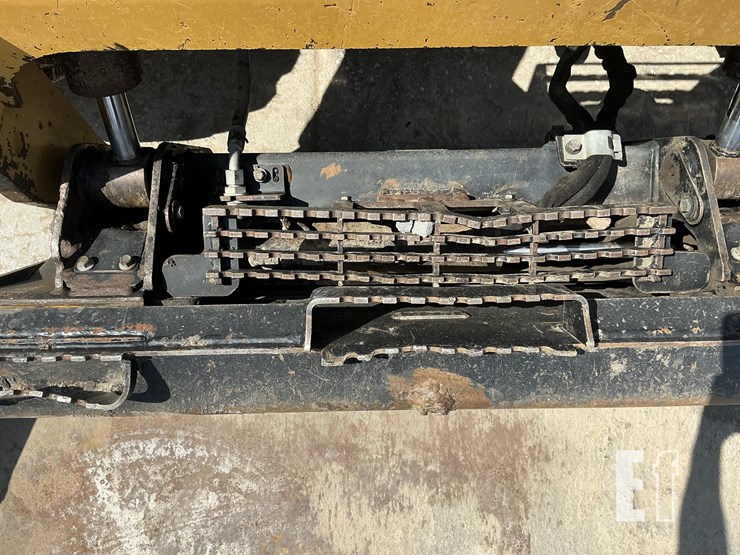 2020-caterpillar-246d3-image-10