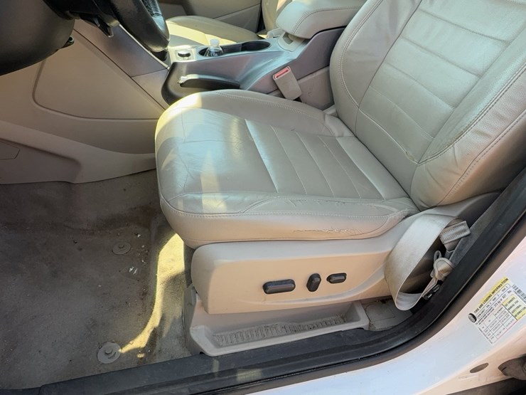 2014-ford-escape-image-48